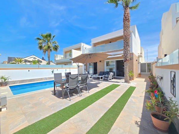 Villa in Torre de la Horadada - view 1