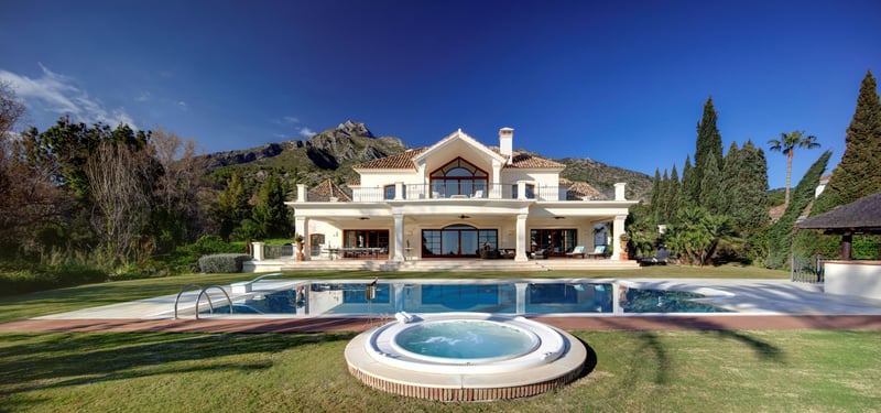 Villa in Nueva Andalucia - view 1