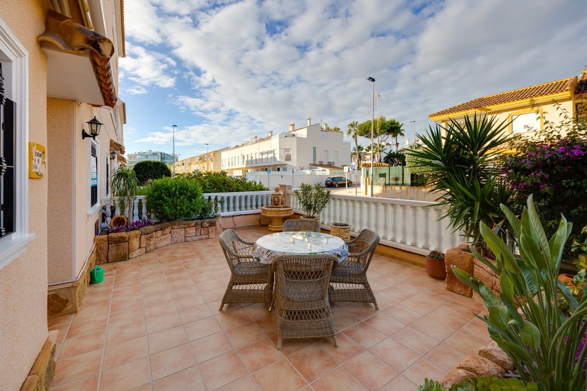 Apartment in Villamartin - Image 3