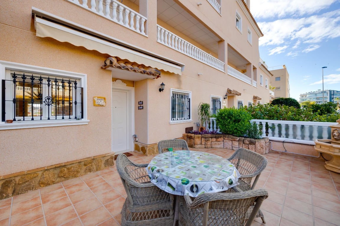 Apartment in Villamartin - Image 2