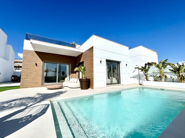 Villa in San Miguel de Salinas - view 1