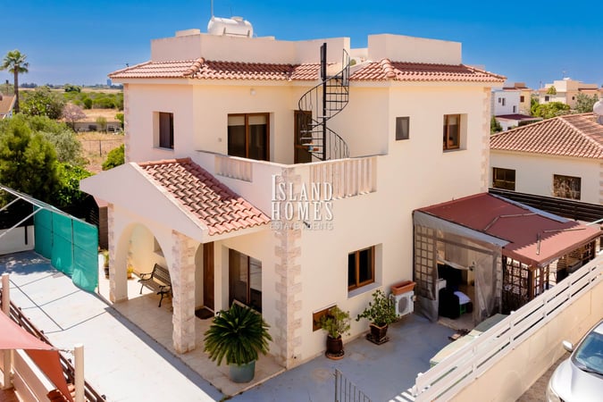 House in Geri - view 1