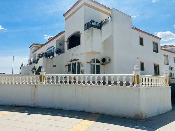 Apartment in Desamparados - view 1