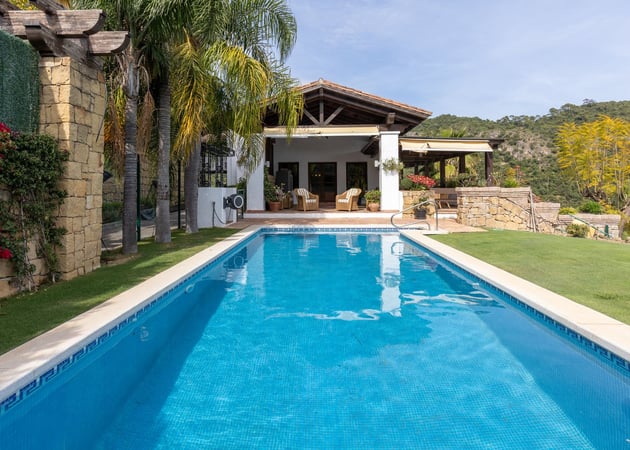 Villa in Benahavis - view 1
