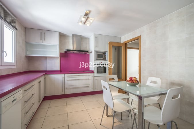 Apartment in Nueva Andalucia - view 1