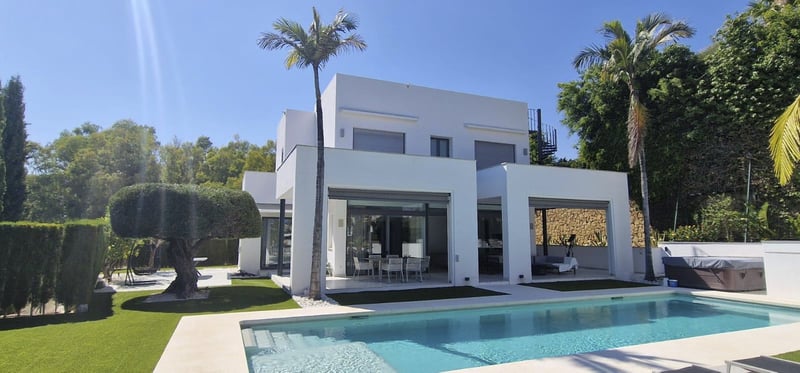 Villa in Nueva Andalucia - view 1