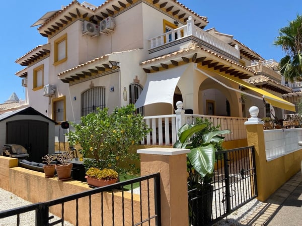 House in La Zenia - view 1