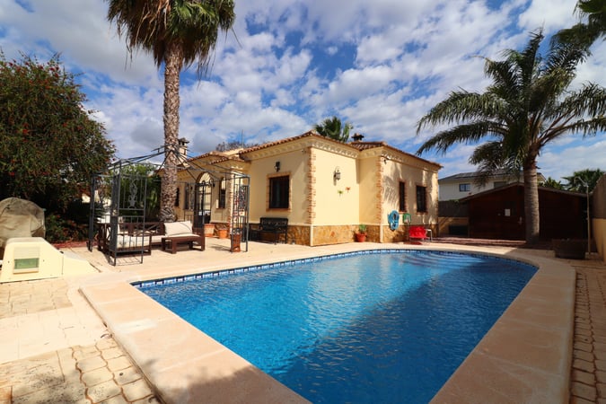 House in Formentera de Segura - view 1