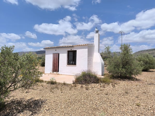 House in Caudete - view 1