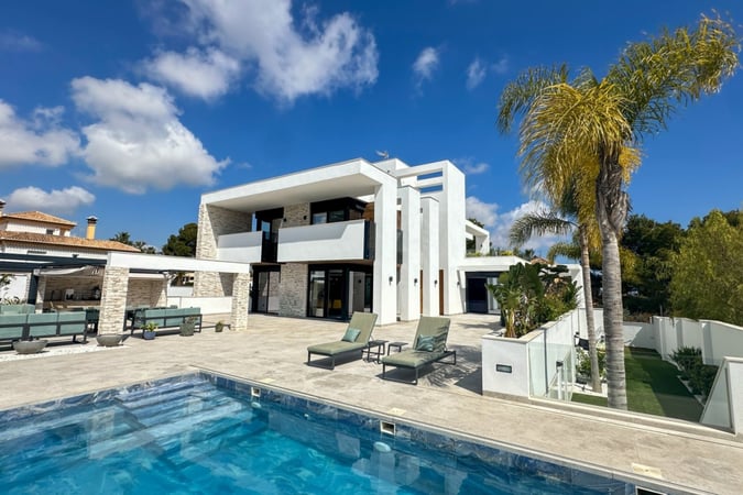 House in Villamartin - view 1