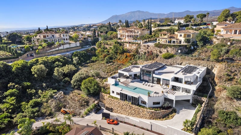 House in El Paraiso - view 1
