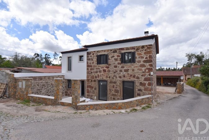 House in Cumeeira - view 1