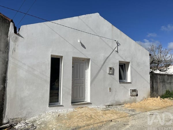 House in Moita dos Ferreiros - view 1