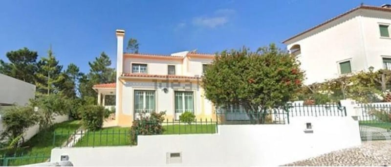 House in Serra do Bouro - view 1