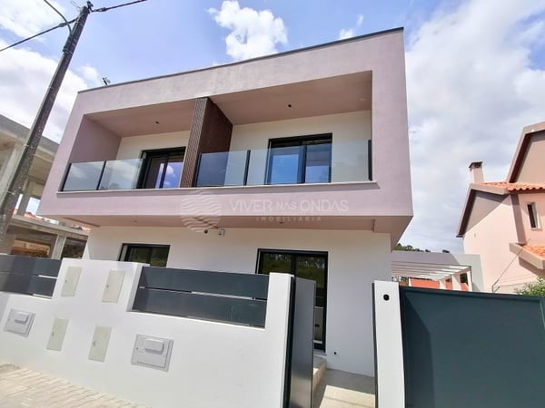 Villa in Fernao Ferro - view 1