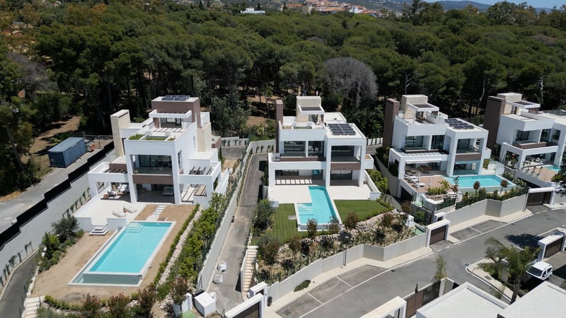 Villa in Nueva Andalucia - view 1