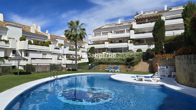 Apartment in Nueva Andalucia - view 1