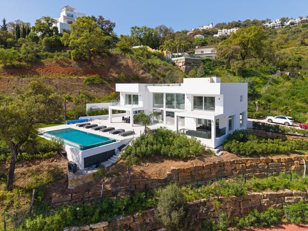 Villa in La Mairena - view 1