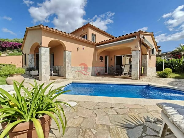 House in El Mas Pere - view 1