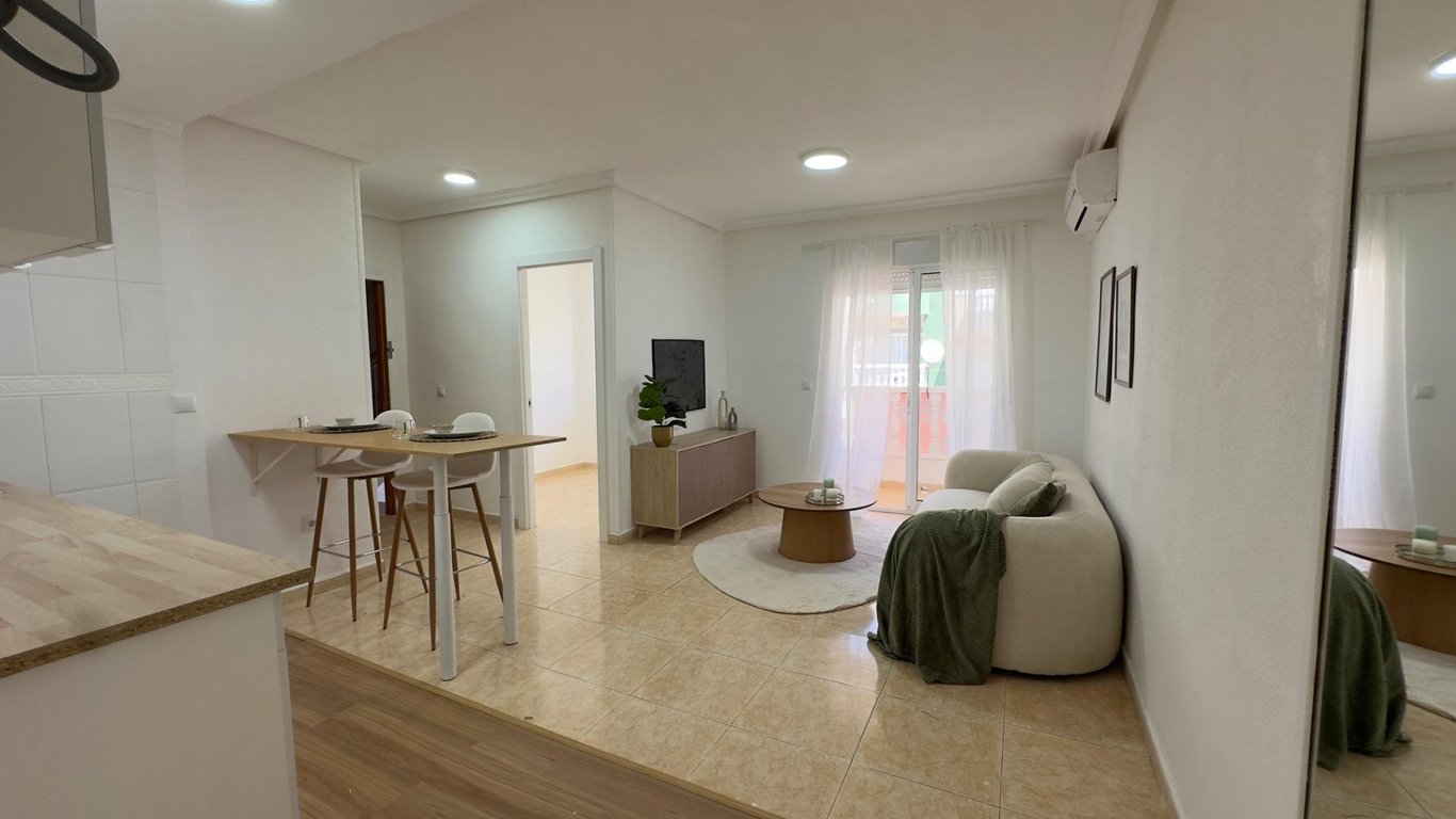 Apartment in Torrevieja - Image 2
