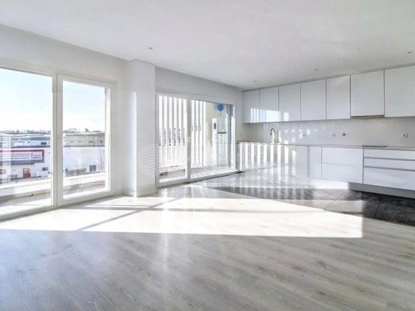 Apartment in Corroios - view 1