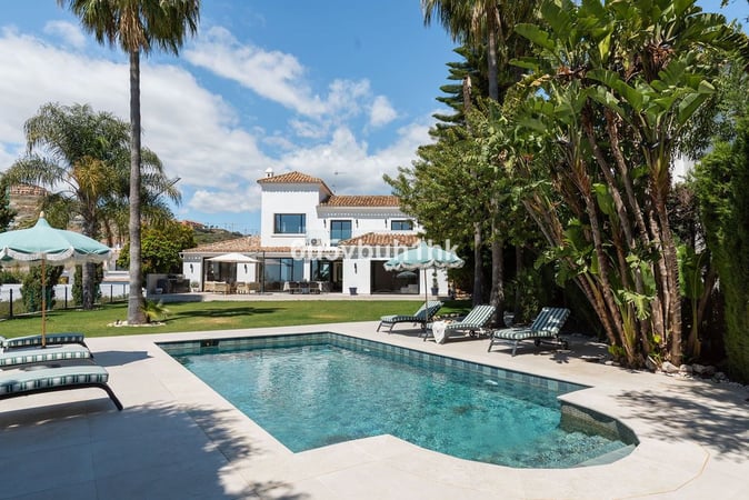 Villa in Benahavis - view 1