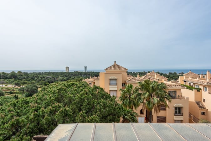Apartment in Elviria - view 1