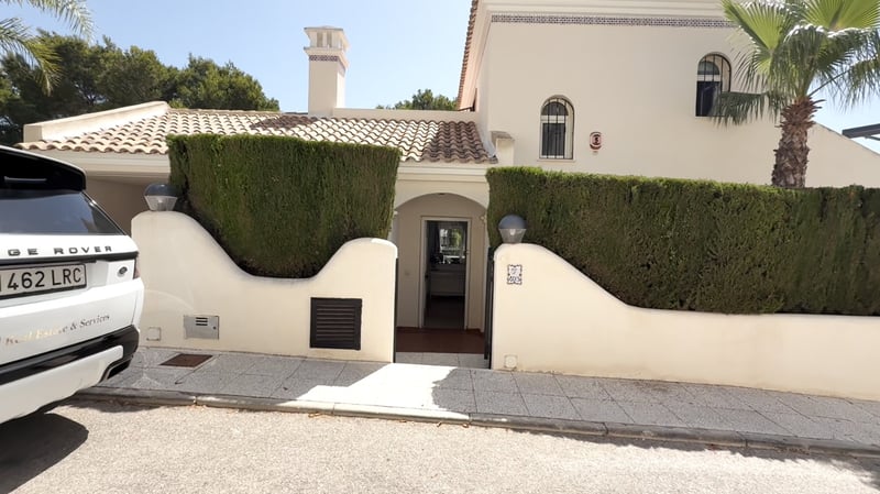 Villa in Campoamor R-5 - view 1