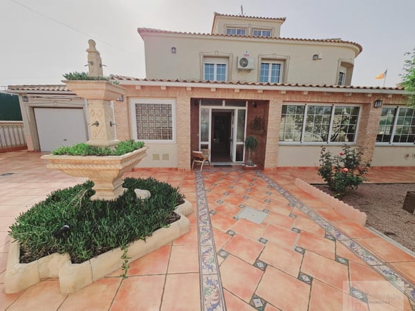 Villa in El Chaparral - view 1