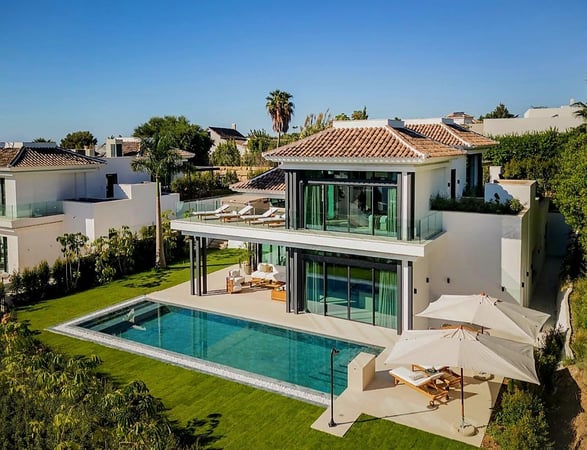 Villa in Nueva Andalucia - view 1