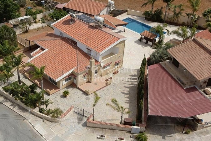 House in Palaiometocho - view 1