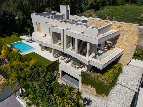 Villa in Nueva Andalucia - view 1