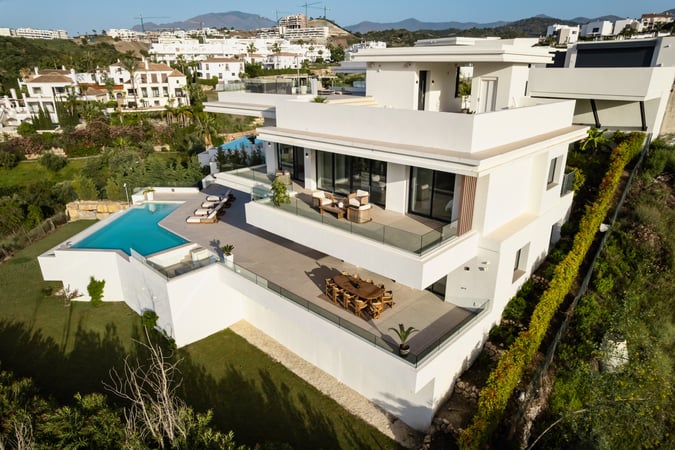Villa in Estepona - view 1