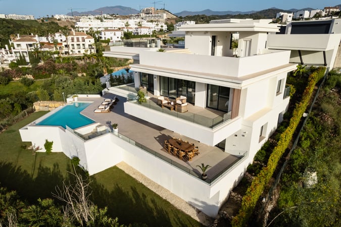 Villa in Estepona - view 1