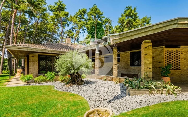 Villa in Appiano Gentile - view 1