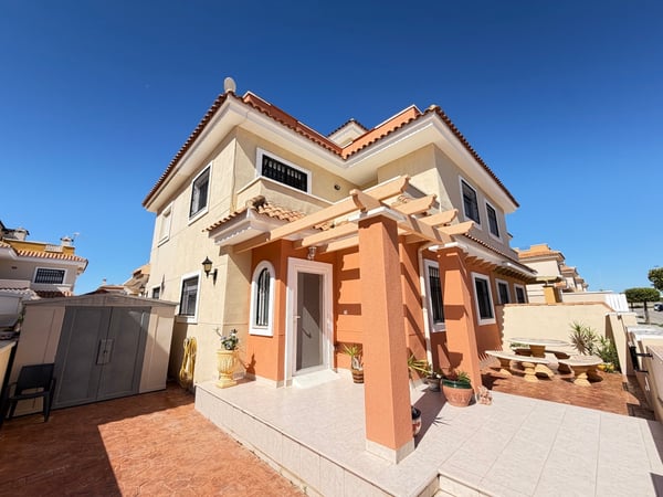 House in Torre de la Horadada - view 1