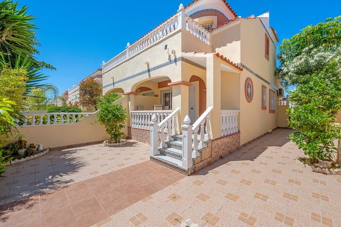 House in La Zenia - view 1