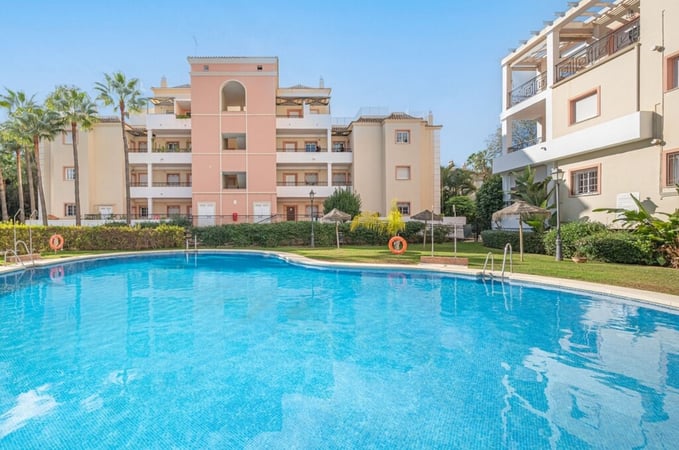 Apartment in Nueva Andalucia - view 1