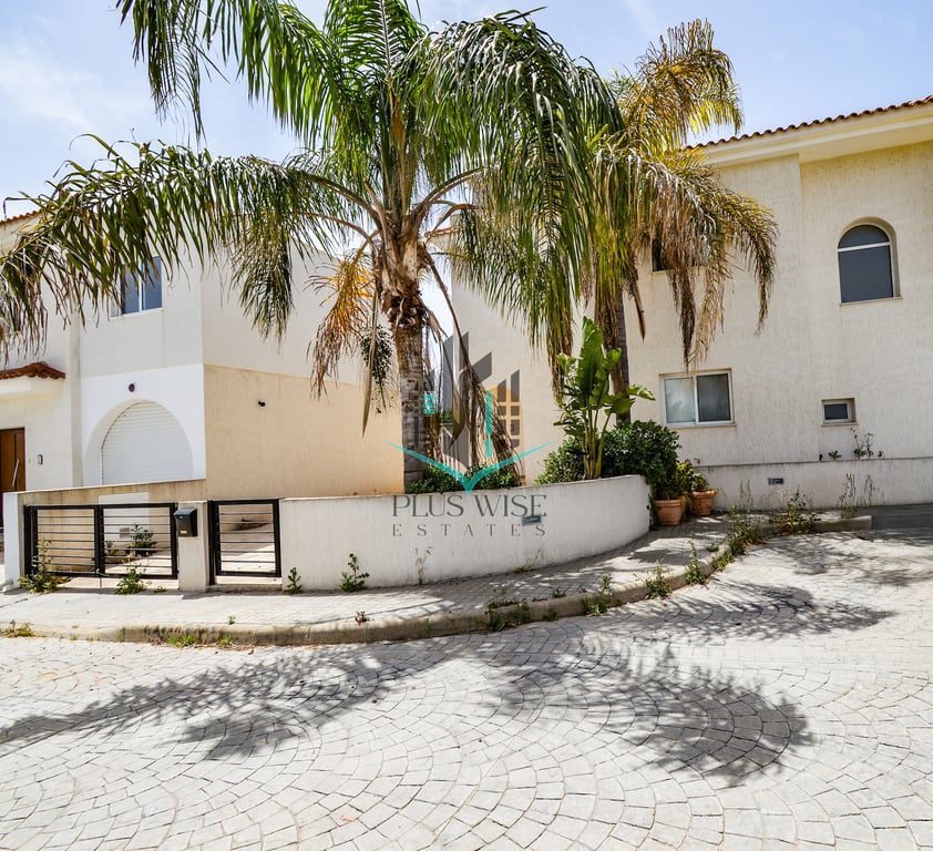 Villa in Paralimni - Image 2