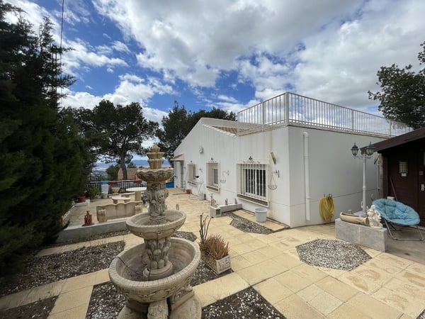 Villa in Aledo - view 1
