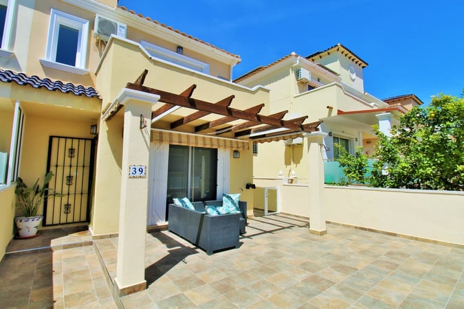 House in Villamartin - view 1