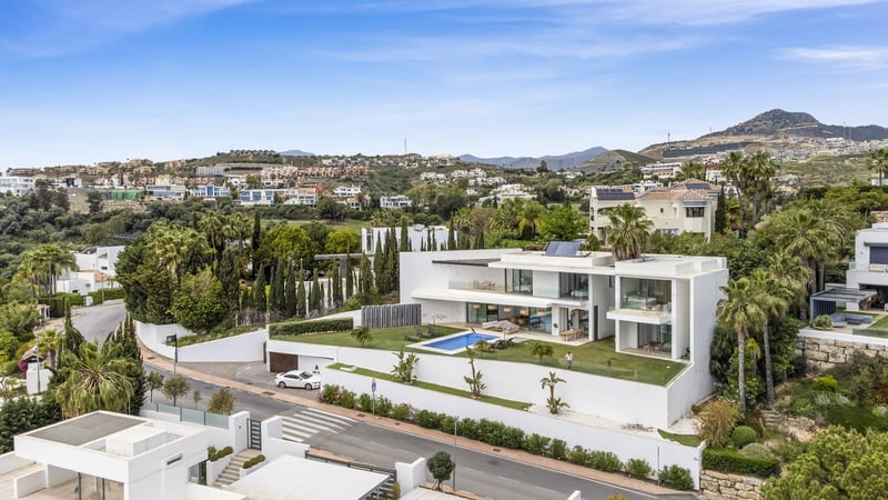 House in El Paraiso - view 1
