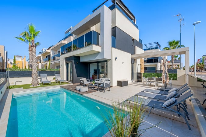 House in Dehesa de Campoamor - view 1