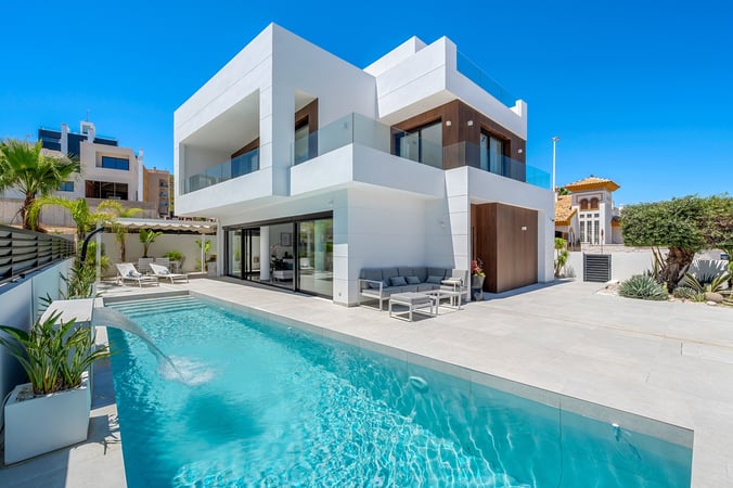 House in Guardamar del Segura - view 1
