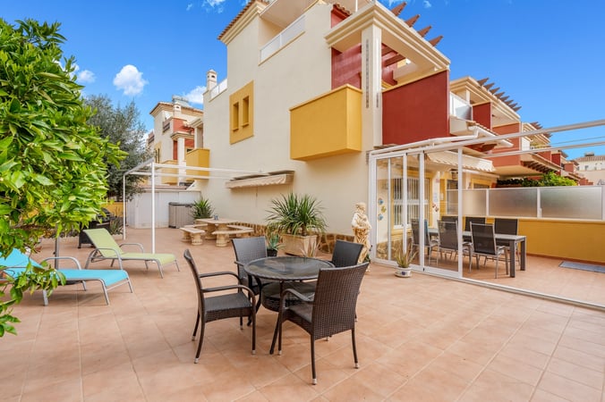 House in Villamartin - view 1