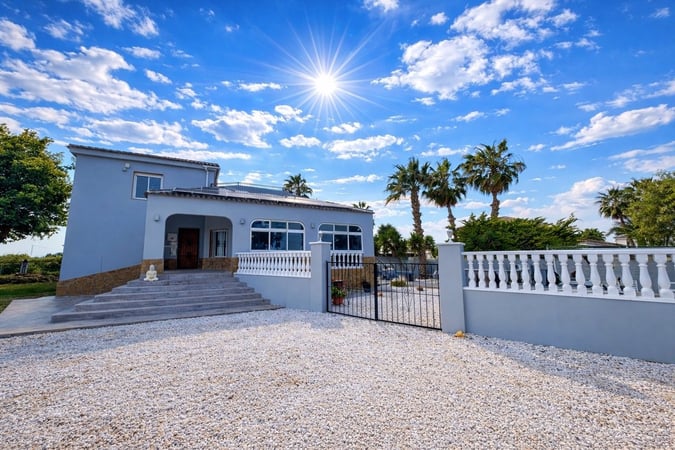 Villa in Catral - view 1