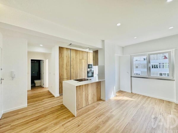 Apartment in Seixal - view 1