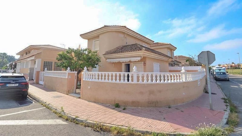 Villa in Residencia los Altos - view 1