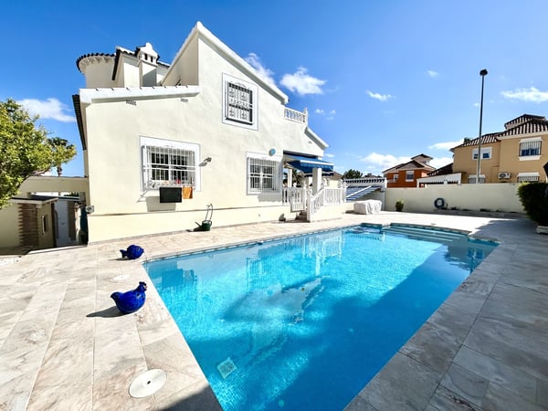 Villa in El Pinar de Campoverde - view 1