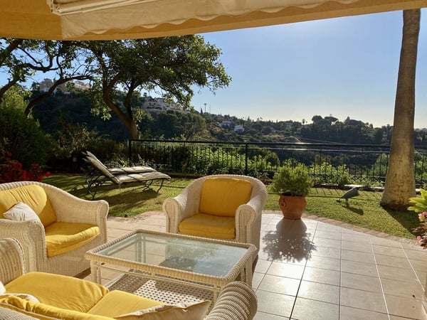 Apartment in Elviria - view 1